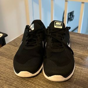 Nike Training in Season Tr 6 Sneakers, netting. Great condition.